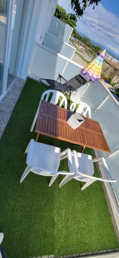 Appartement Avec Balcon/Terrasse Monteux Exteriör bild